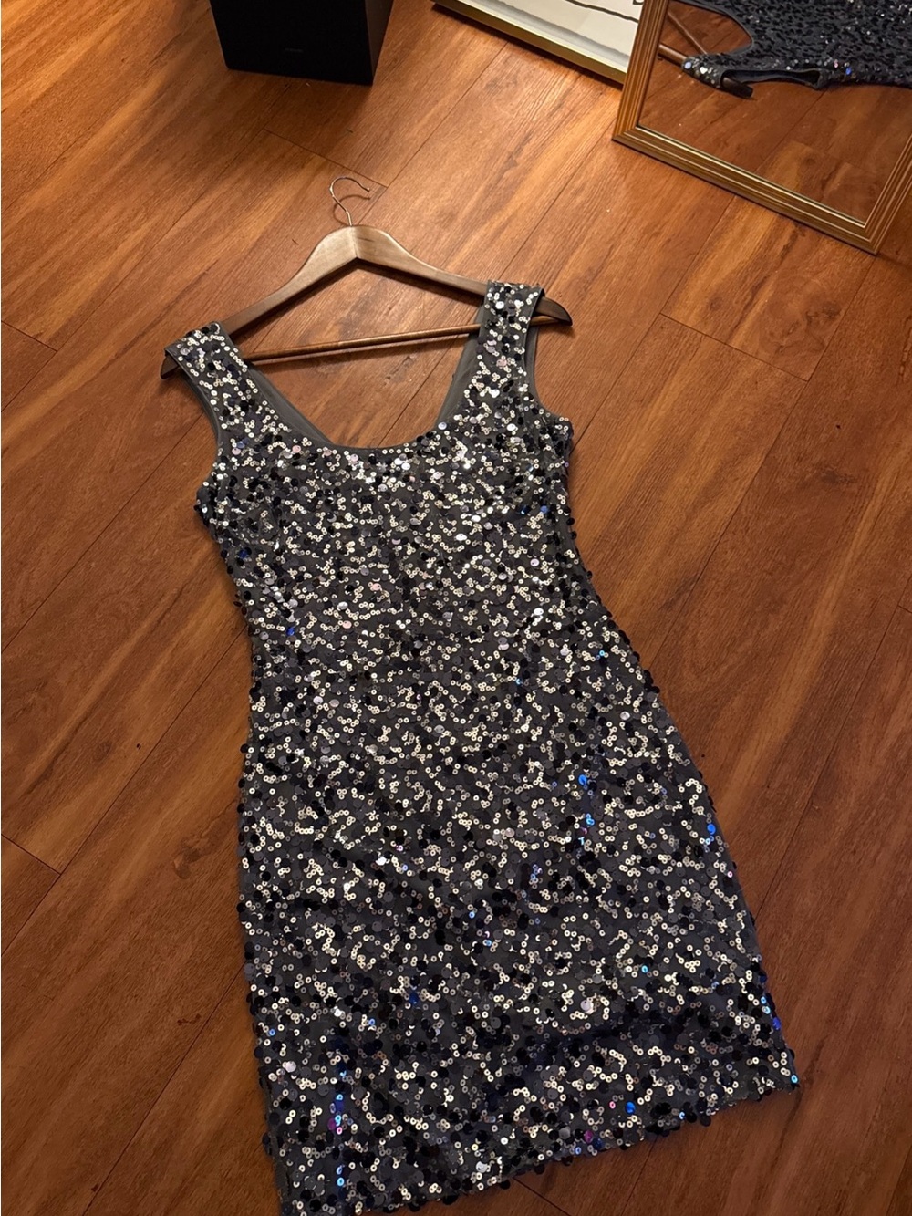 NWOT GUESSS Sequin Silver Mini Cocktail Dress Party Dress Size 2
